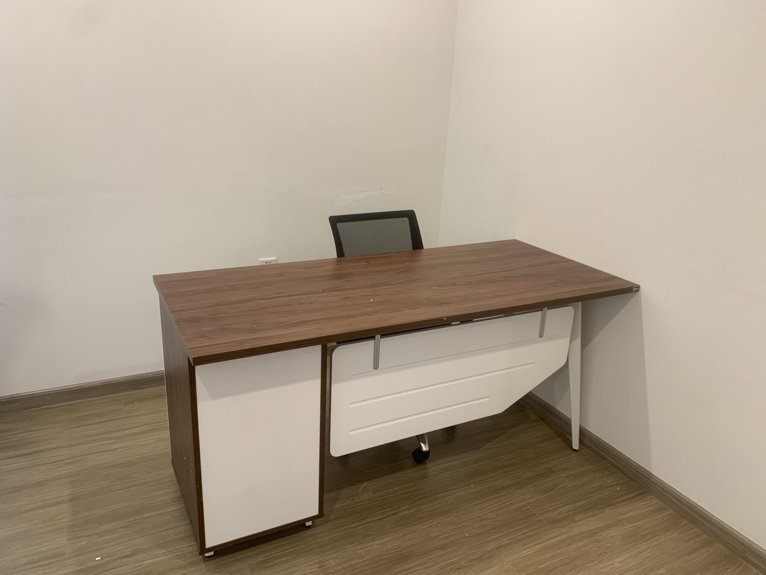 1678861459_lux120hlc10201 Bàn chân sắt Hòa Phát LUX120HLC10